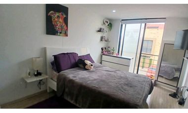 VENDO CASA TRES NIVELES  CADA HABITACIÓN CON BAÑO PRIVADO EN CHIA