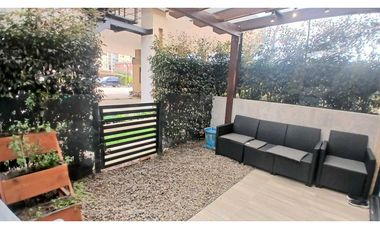 VENDO CASA TRES NIVELES  CADA HABITACIÓN CON BAÑO PRIVADO EN CHIA