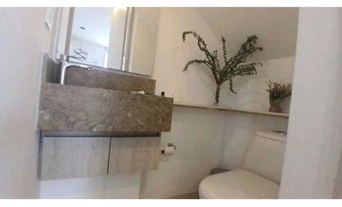 VENDO CASA TRES NIVELES  CADA HABITACIÓN CON BAÑO PRIVADO EN CHIA