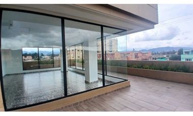 VENDO CASA TRES NIVELES  CADA HABITACIÓN CON BAÑO PRIVADO EN CHIA