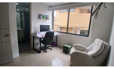 VENDO CASA TRES NIVELES  CADA HABITACIÓN CON BAÑO PRIVADO EN CHIA