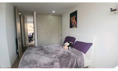 VENDO CASA TRES NIVELES  CADA HABITACIÓN CON BAÑO PRIVADO EN CHIA