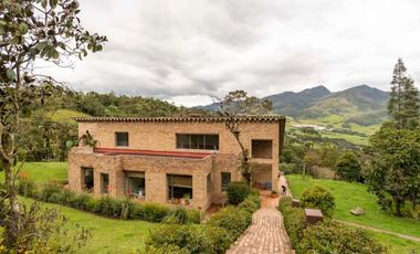 CASA CAMPESTRE 240m2  FINCA  2.2 HECTARIAS  VIA LA LA CALERA