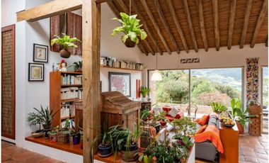 CASA CAMPESTRE 240m2  FINCA  2.2 HECTARIAS  VIA LA LA CALERA