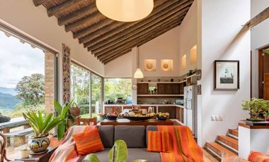 CASA CAMPESTRE 240m2  FINCA  2.2 HECTARIAS  VIA LA LA CALERA