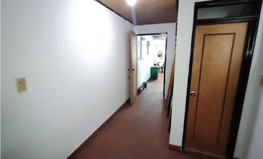 ACSI 1370. Casa en Venta en Bogotá, Barrio Alcazares