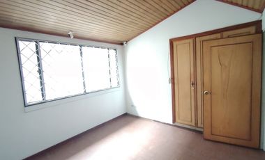 ACSI 1370. Casa en Venta en Bogotá, Barrio Alcazares