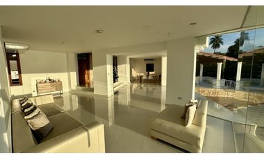 VENTA CASA DE PLAYA CON ACCESO DIRECTO AL MAR SANTA MARTA