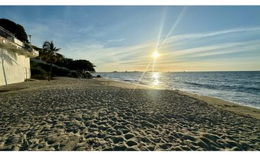 VENTA CASA DE PLAYA CON ACCESO DIRECTO AL MAR SANTA MARTA