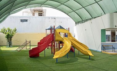 Perfecto centro educativo o desarrollo de vivienda, a 1/2 cuadra de Av. Patria, 2,196 M2 terreno