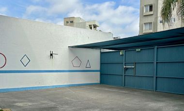 Perfecto centro educativo o desarrollo de vivienda, a 1/2 cuadra de Av. Patria, 2,196 M2 terreno