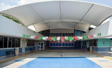 Perfecto centro educativo o desarrollo de vivienda, a 1/2 cuadra de Av. Patria, 2,196 M2 terreno