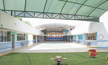 Perfecto centro educativo o desarrollo de vivienda, a 1/2 cuadra de Av. Patria, 2,196 M2 terreno