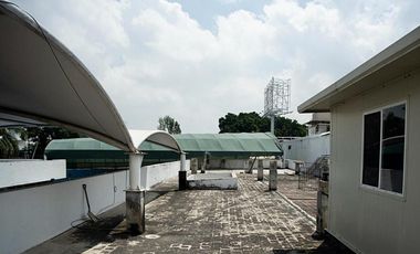 Perfecto centro educativo o desarrollo de vivienda, a 1/2 cuadra de Av. Patria, 2,196 M2 terreno