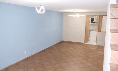 Casa en condominio en Paseo de la Fe 24, Cuautitlán Izcalli con 4 recámaras y 2 baños