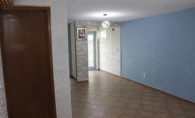 Casa en condominio en Paseo de la Fe 24, Cuautitlán Izcalli con 4 recámaras y 2 baños