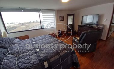 Excelente oportunidad Amplia Casa con salón de usos múltiples.