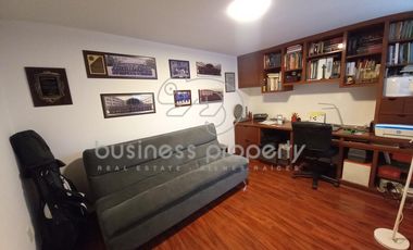 Excelente oportunidad Amplia Casa con salón de usos múltiples.