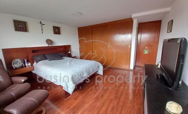 Excelente oportunidad Amplia Casa con salón de usos múltiples.