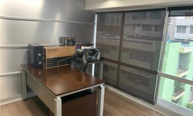 OFICINA / CALLE 50 / TORRE DRESDNER / 325M / DIVISIONES / AMOBLADA