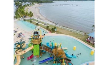 SE VENDE CASA EN PLAYA DORADA PH LAS OLAS DE 3 HABITACION CON TERRAZA