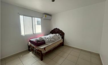 SE VENDE CASA EN PLAYA DORADA PH LAS OLAS DE 3 HABITACION CON TERRAZA