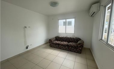 SE VENDE CASA EN PLAYA DORADA PH LAS OLAS DE 3 HABITACION CON TERRAZA