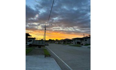 ALQUILER DE CASA EN ALGARROBOS RESIDENCIAL PRIVADO