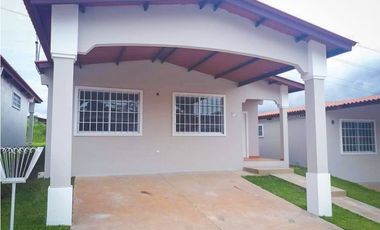 ARRAIJAN / BRISAS DEL GOLF / 395M / 3 HABITACION / 2 PARKING / PATIO