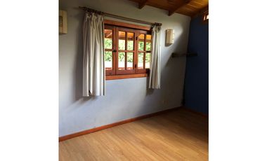 SE ALQUILA CASA DE 2 DORMITORIOS EN VILLA TURISMO A 300 MTS DE LA RUTA