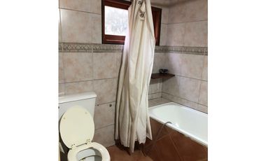 SE ALQUILA CASA DE 2 DORMITORIOS EN VILLA TURISMO A 300 MTS DE LA RUTA