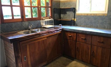 SE ALQUILA CASA DE 2 DORMITORIOS EN VILLA TURISMO A 300 MTS DE LA RUTA