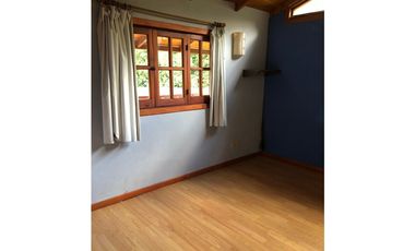 SE ALQUILA CASA DE 2 DORMITORIOS EN VILLA TURISMO A 300 MTS DE LA RUTA