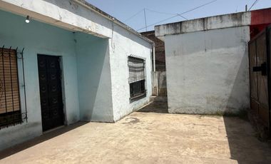 CASA 3 AMBIENTES MERLO VENTA + LOCAL COCHERA FONDO