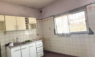 CASA 3 AMBIENTES MERLO VENTA + LOCAL COCHERA FONDO