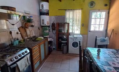 Casa de 4 ambientes en longchamps, a 20m de Espora