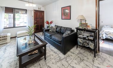 Venta casa 3 ambientes c/patio Munro edificable