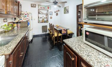 Venta casa 3 ambientes c/patio Munro edificable