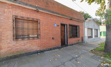 Venta casa 3 ambientes c/patio Munro edificable