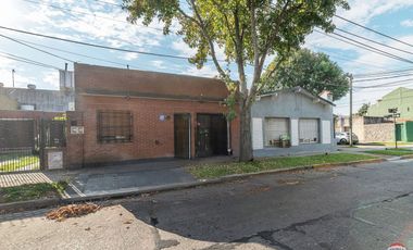 Venta casa 3 ambientes c/patio Munro edificable