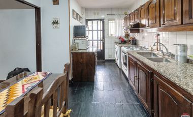 Venta casa 3 ambientes c/patio Munro edificable