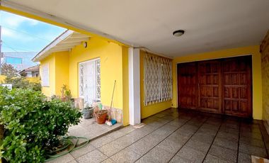 VENTA CASA 3 AMBIENTES CON QUINCHO Y PARQUE
