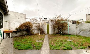 VENTA CASA 3 AMBIENTES CON QUINCHO Y PARQUE