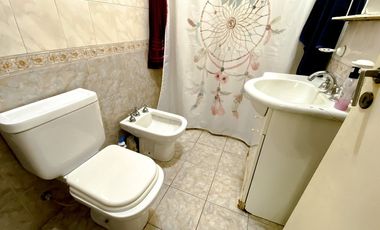 VENTA CASA 3 AMBIENTES CON QUINCHO Y PARQUE