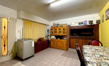 VENTA CASA 3 AMBIENTES CON QUINCHO Y PARQUE