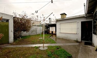 VENTA CASA 3 AMBIENTES CON QUINCHO Y PARQUE
