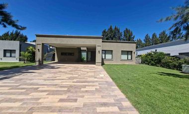 VENTA CASA BARRIO PRINCIPADO SAN VICENTE PILETA