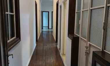 Alquiler Comercial - Piso 8 amb - San Nicolas