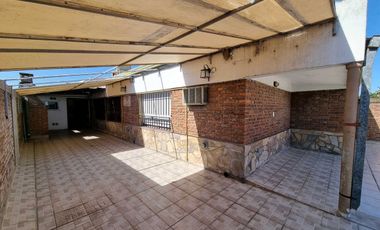 VENDE !Local comercial y casa sobre Lpz. y Planes