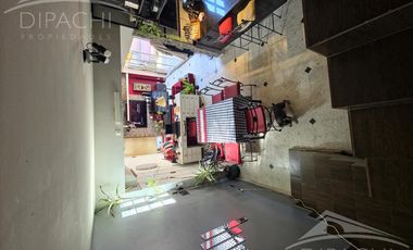 Complejo al frente con cochera y seis unidades habitacionales – Ideal inversión